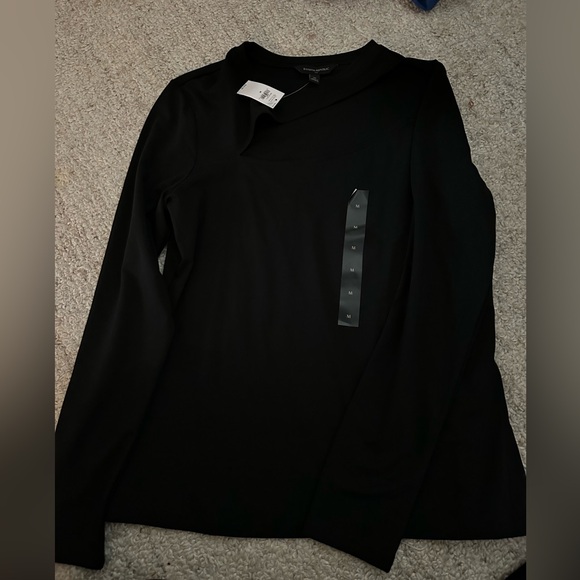 Asymmetrical cutout black top - Picture 3 of 3